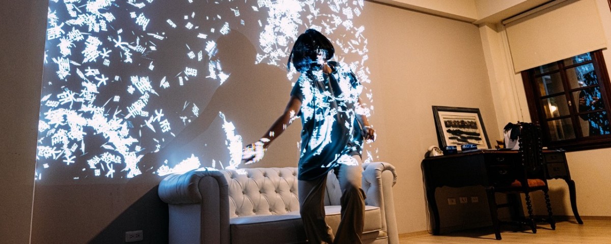 thumbnail_【新聞照片1】2022大稻埕國際藝術節運用ViewSonic投影技術為科技舞蹈講座帶來更多互動。